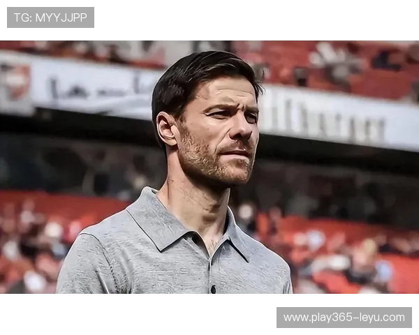 扎卡对比阿尔特塔与阿隆索战术差异：四后卫vs五后卫体系，双6号位创新布局